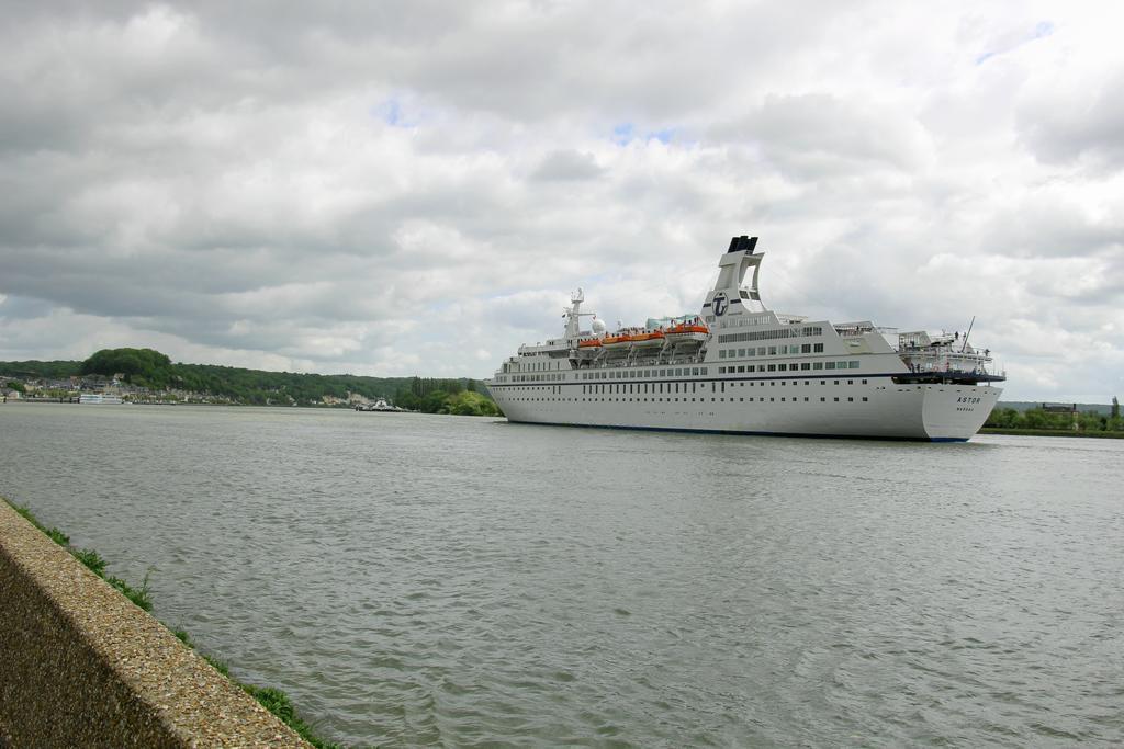 En Bord De Seine Duclair Exterior foto